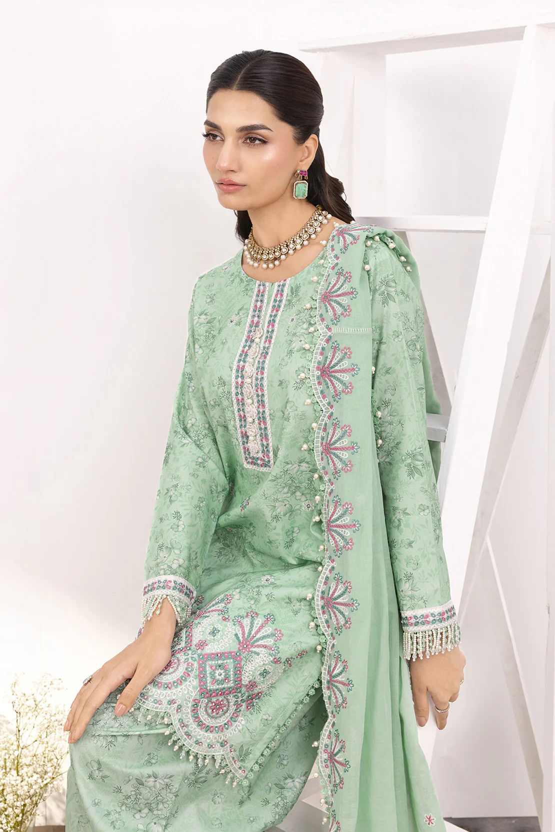 Embroidered - 3 Pc Lawn Suit - Image 3