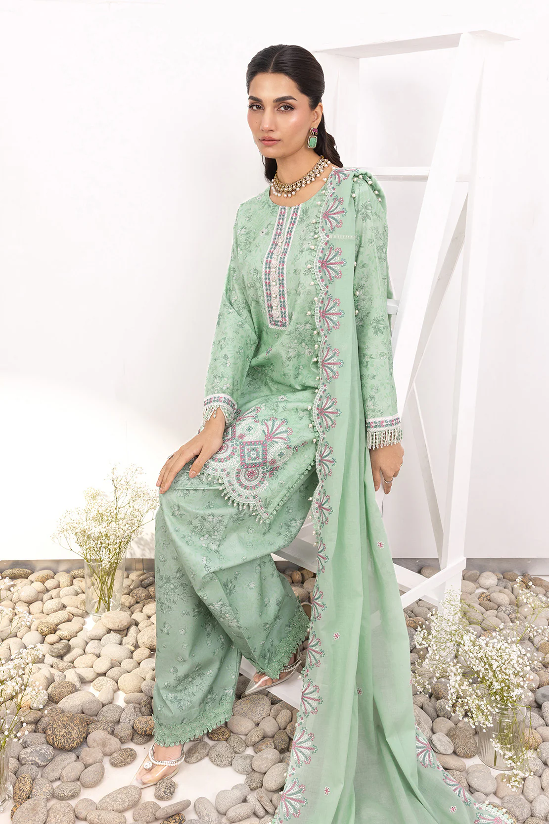 Embroidered - 3 Pc Lawn Suit - Image 4