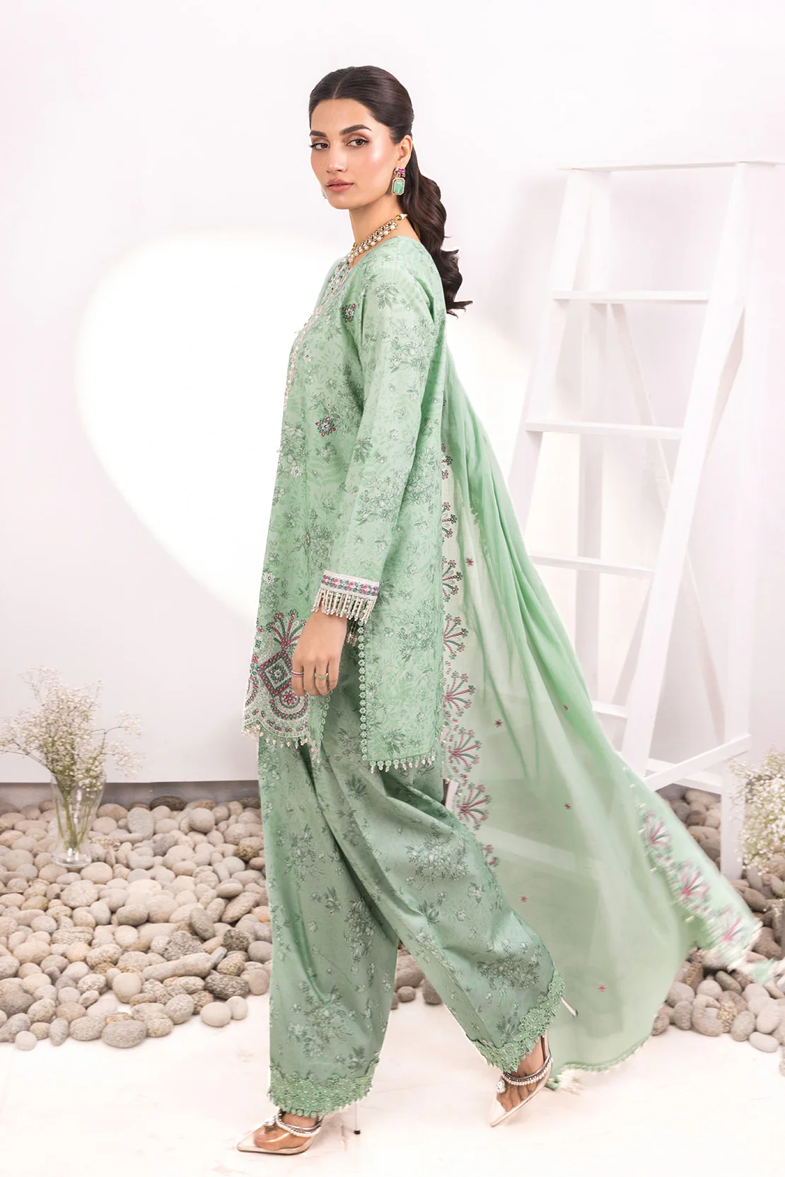 Embroidered - 3 Pc Lawn Suit - Image 5
