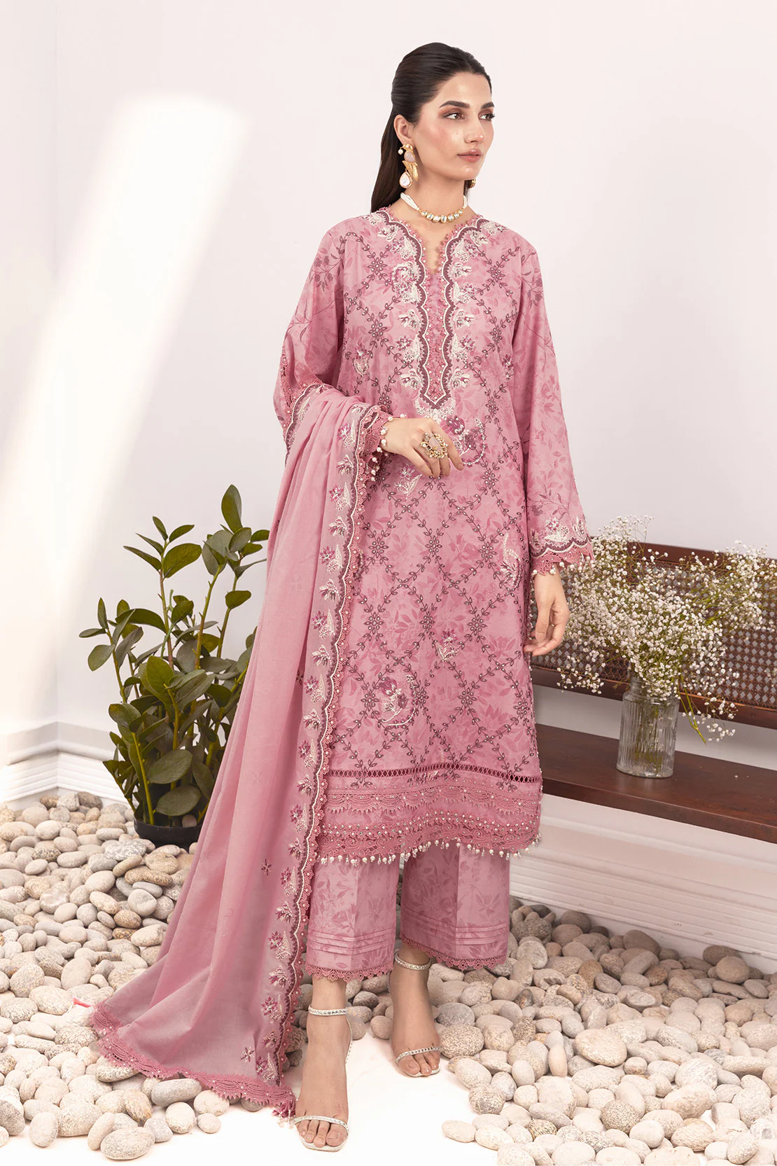 Embroidered - 3 Pc Lawn Suit - Image 7