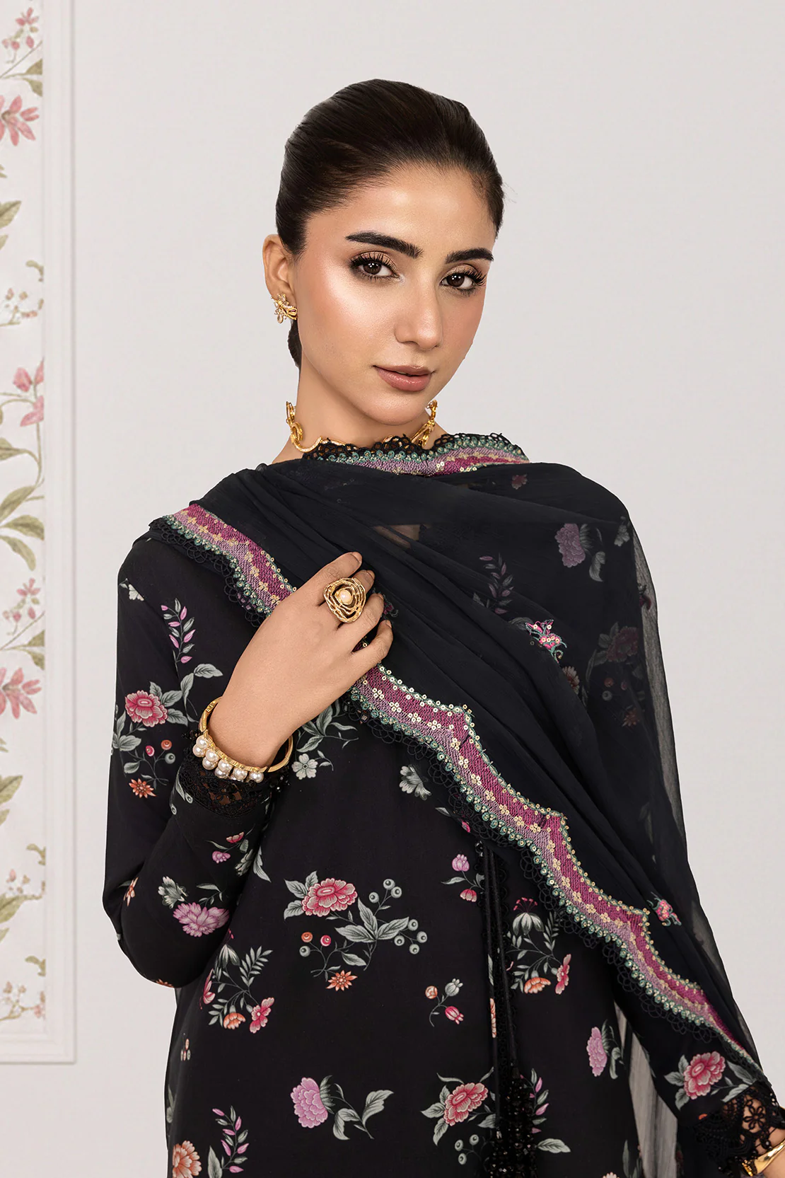 Embroidered - 3 Pc Lawn Suit (Embroidered Chiffon Dupatta) - Image 4