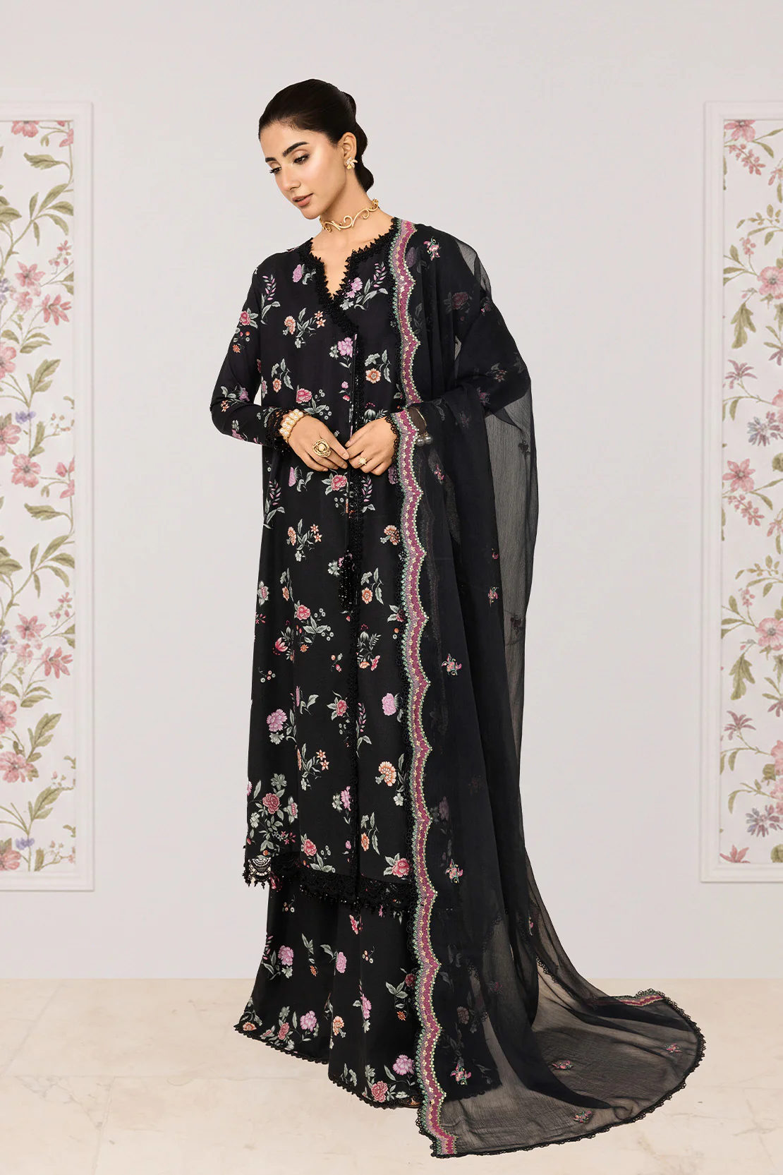 Embroidered - 3 Pc Lawn Suit (Embroidered Chiffon Dupatta) - Image 7
