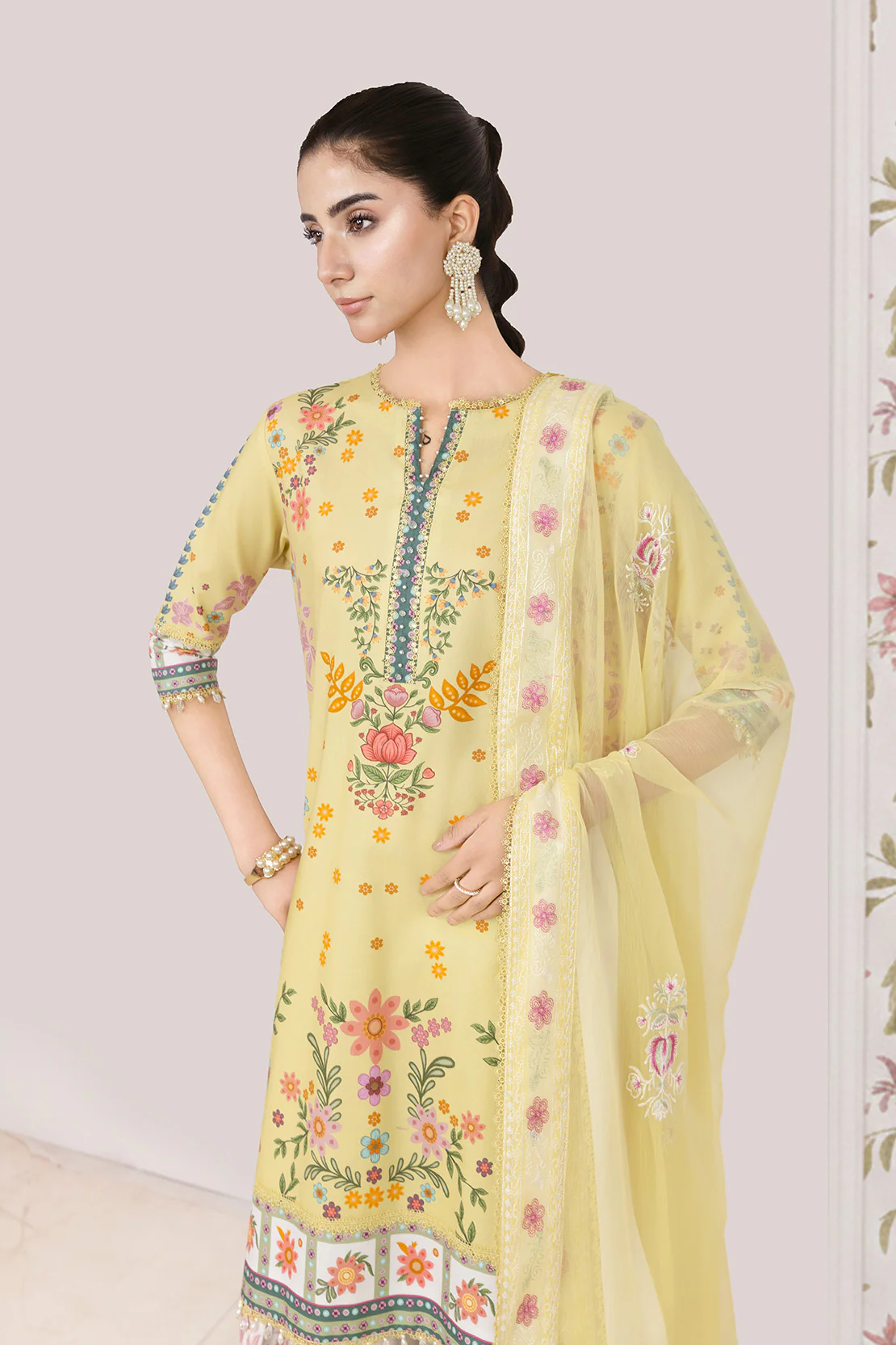 Embroidered - 3 Pc Lawn Suit (Embroidered Chiffon Dupatta) - Image 3