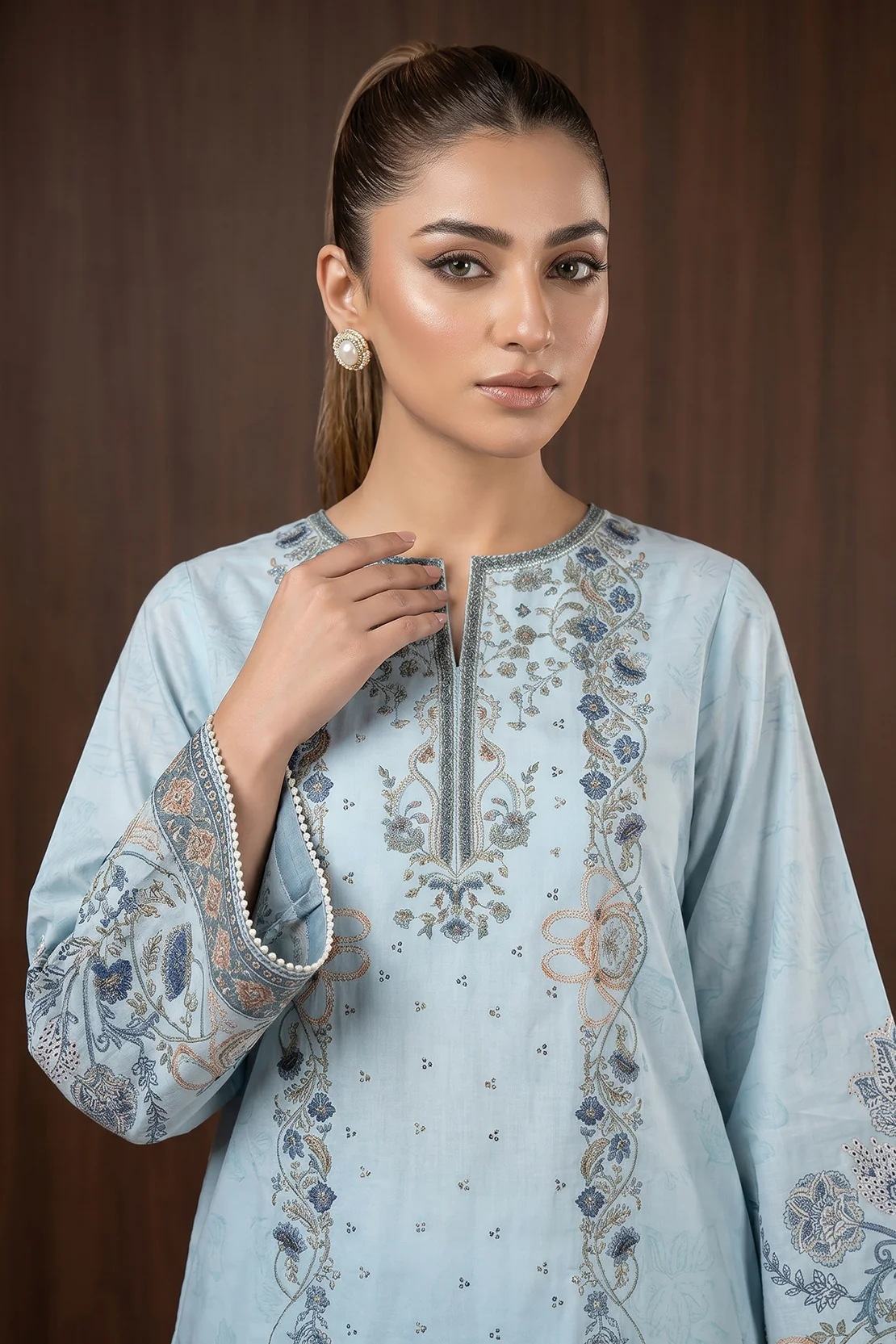 Embroidered - 3 Pc Lawn Suit - Image 3