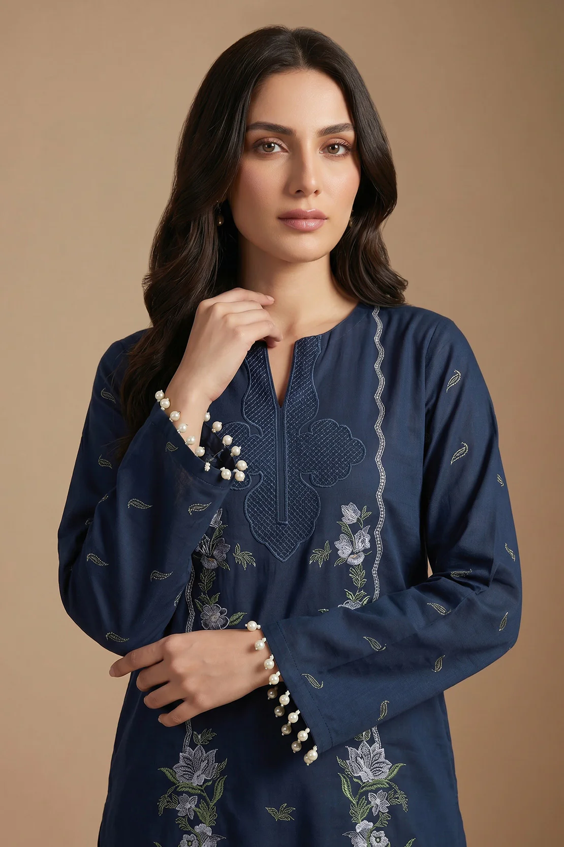 Embroidered - 2 Pc Lawn Suit - Image 4