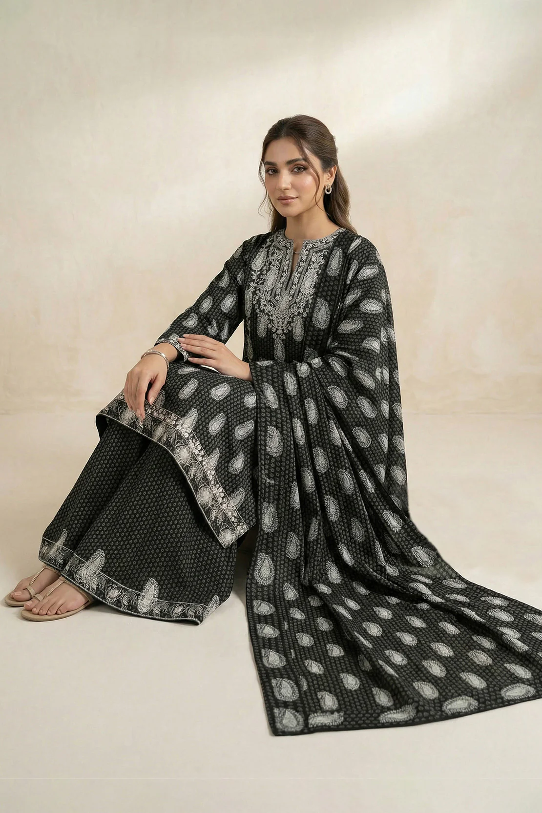 Embroidered - 3 Pc Lawn Suit - Image 7