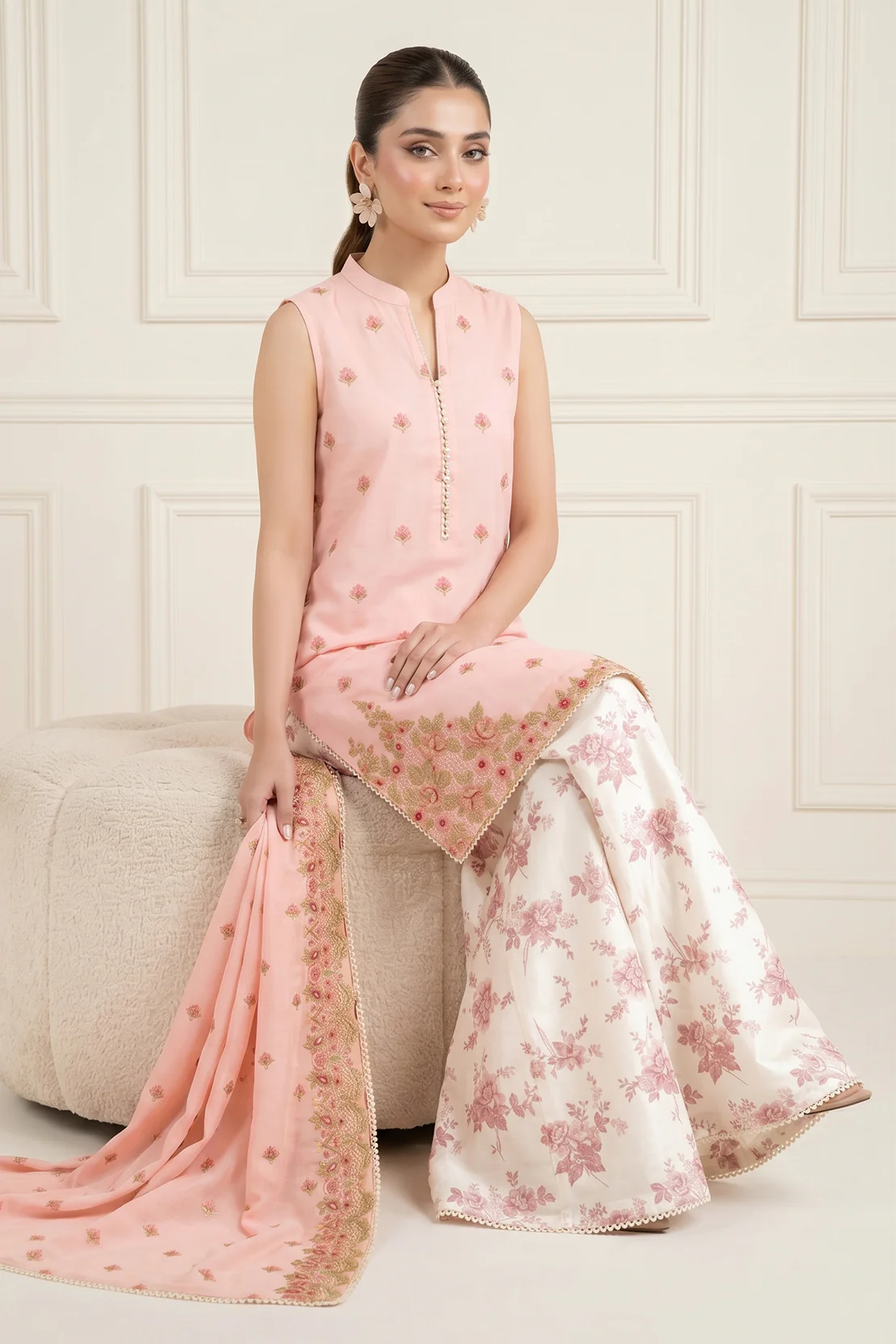 Embroidered - 3 Pc Lawn Suit - Image 4