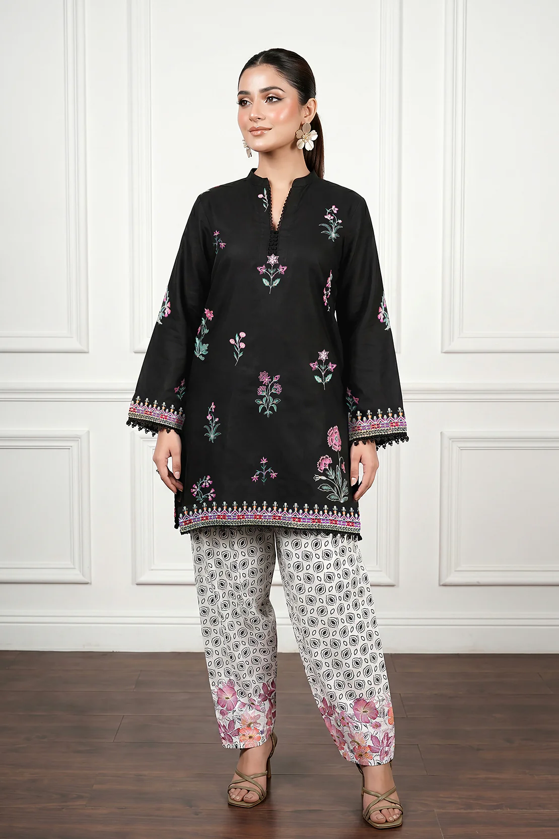 Embroidered - 2 Pc Lawn Suit - Image 4