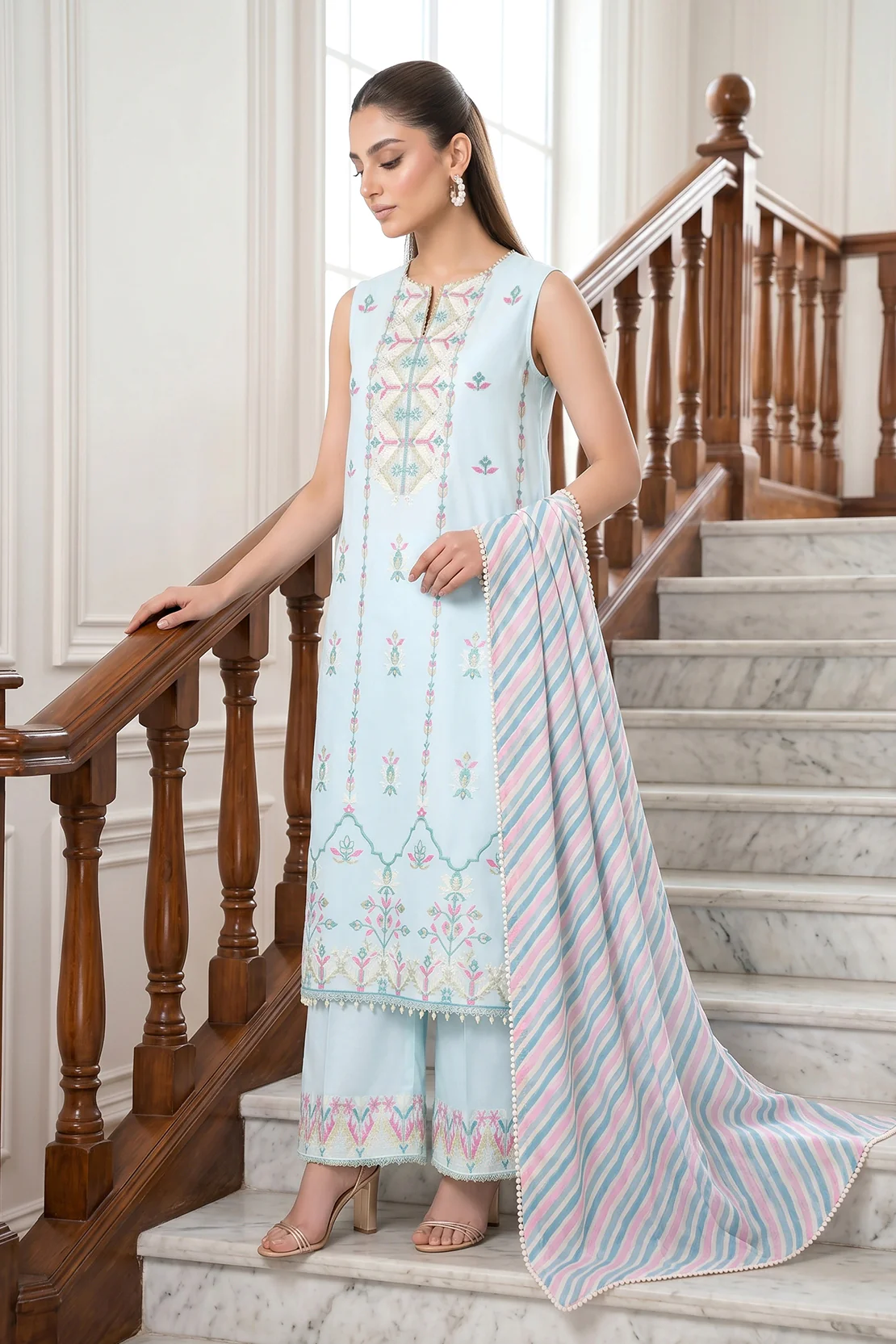 Embroidered - 3 Pc Lawn Suit - Image 5