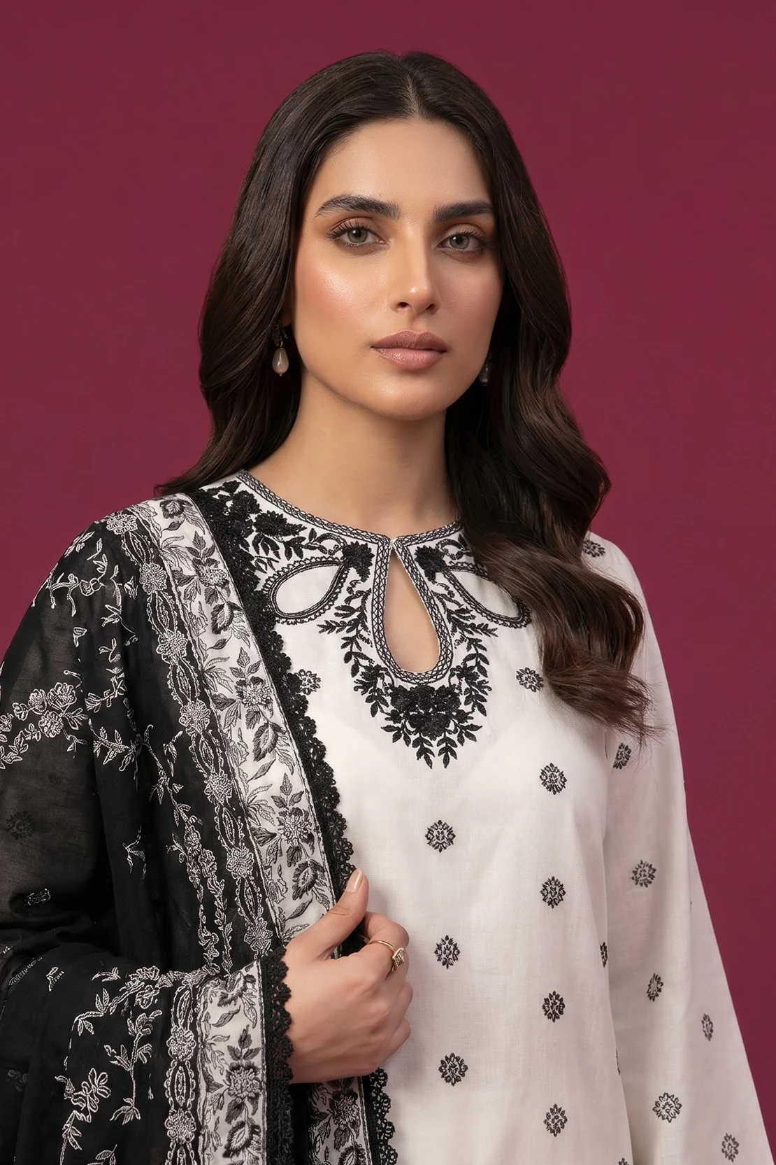 Embroidered - 3 Pc Lawn Suit - Image 5
