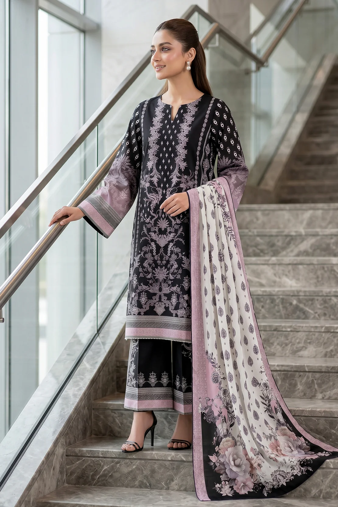 Printed - 3 Pc Lawn Suit - Image 5