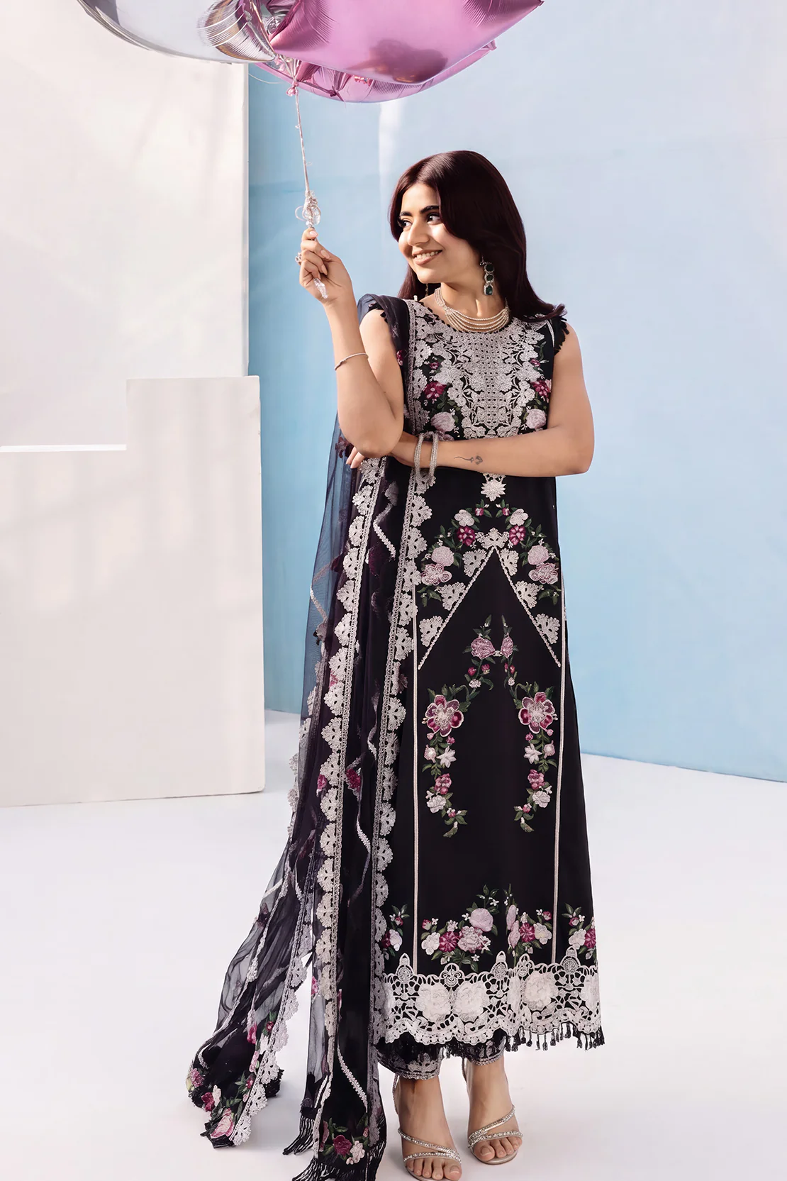 3Pc Premium Lawn Suit - Image 2