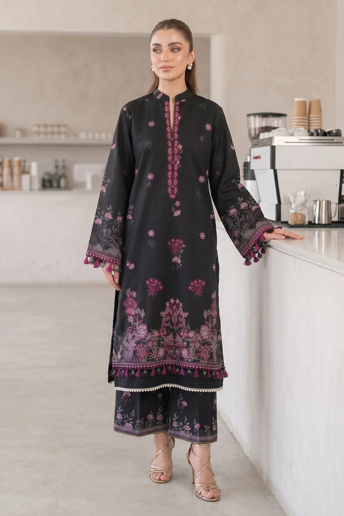 Embroidered - 2 Pc Lawn Suit