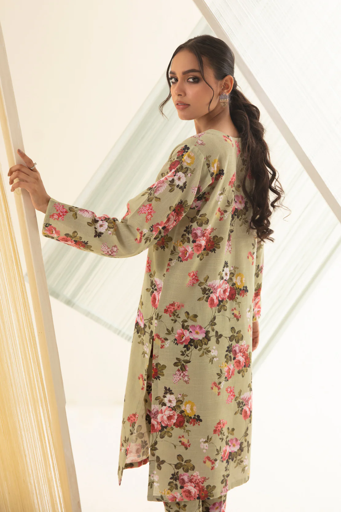2-PIECE STRAIGHT SHIRT WITH STRAIGHT TROUSER - Image 4