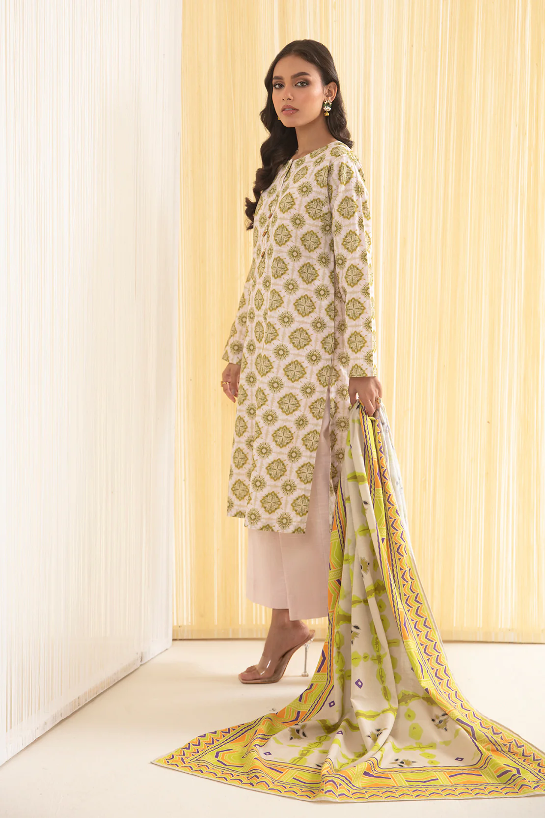 3 PC DIGITAL PRINT KHADDAR SHIRT & KHADDAR DUPPATA & DYED PANTS WITHOUT EMBROIDERY - Image 2