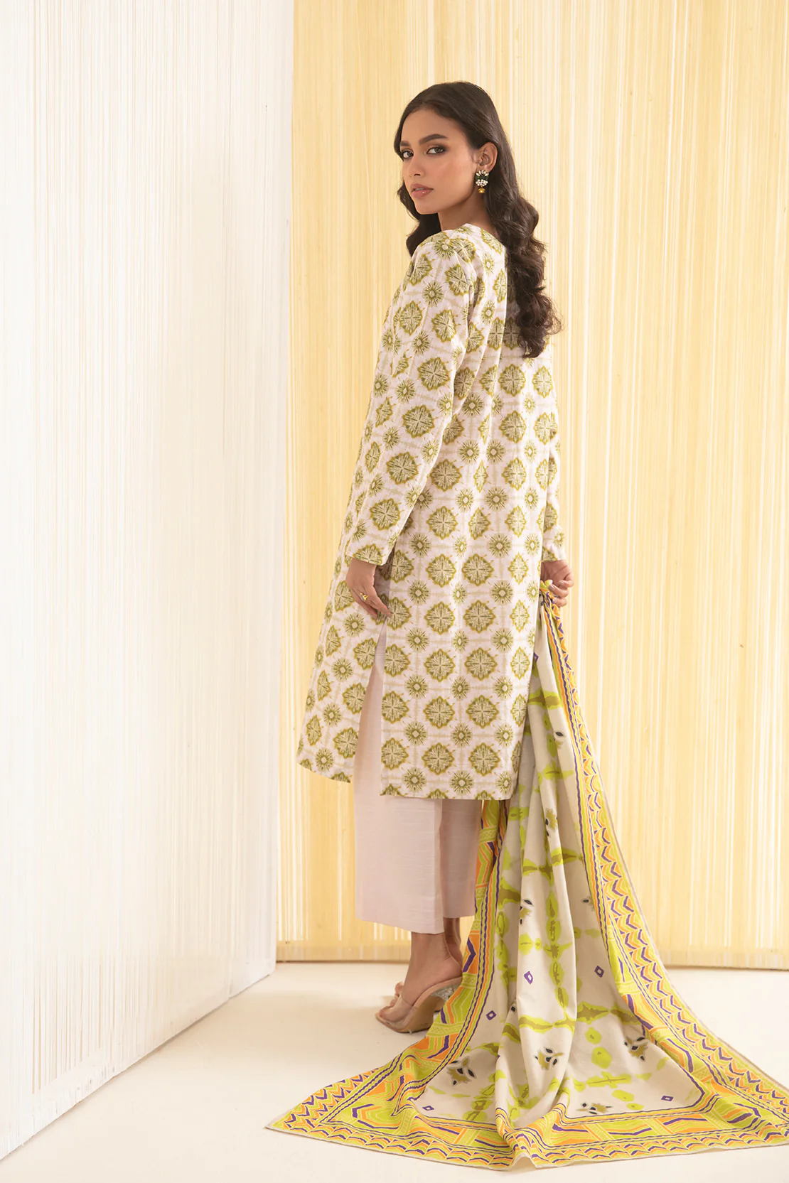 3 PC DIGITAL PRINT KHADDAR SHIRT & KHADDAR DUPPATA & DYED PANTS WITHOUT EMBROIDERY - Image 3