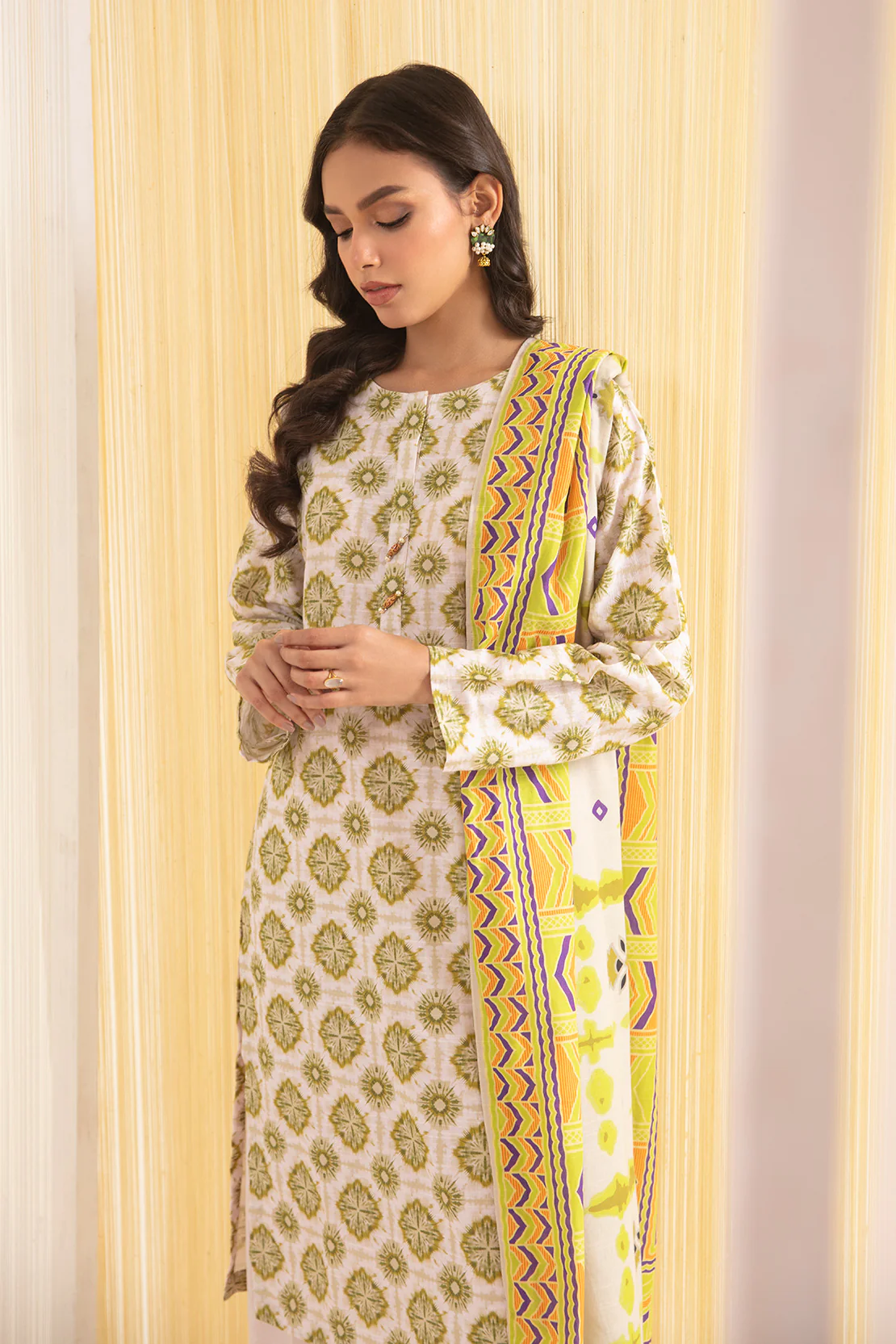 3 PC DIGITAL PRINT KHADDAR SHIRT & KHADDAR DUPPATA & DYED PANTS WITHOUT EMBROIDERY - Image 4