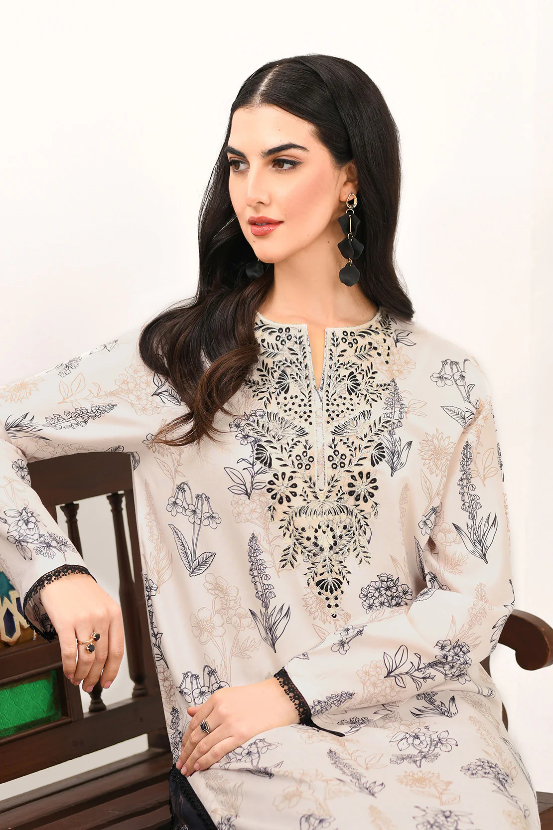 Embroidered - 2 Pc Linen Suit - Image 4