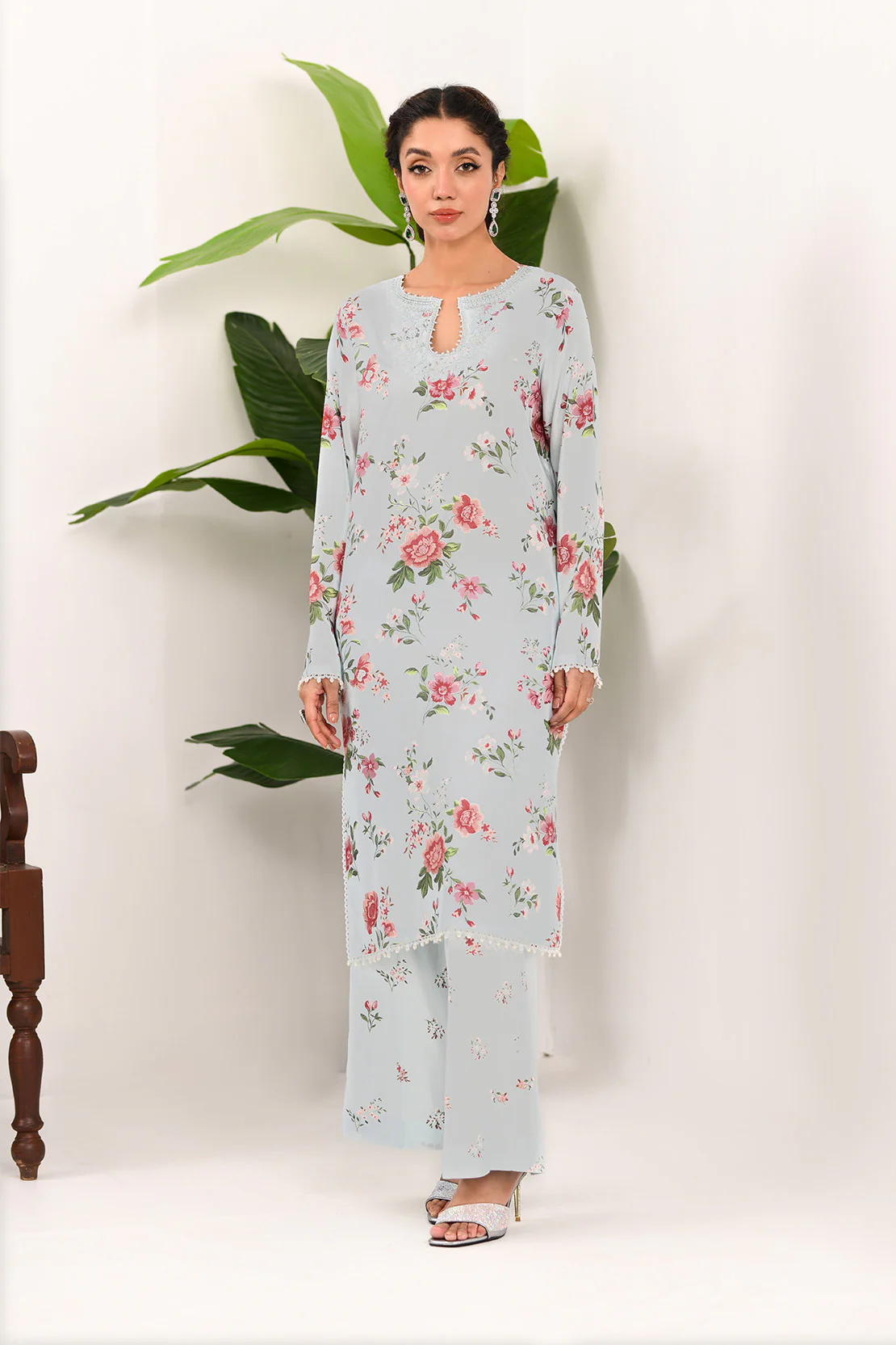 Embroidered - 2 Pc Linen Suit - Image 3