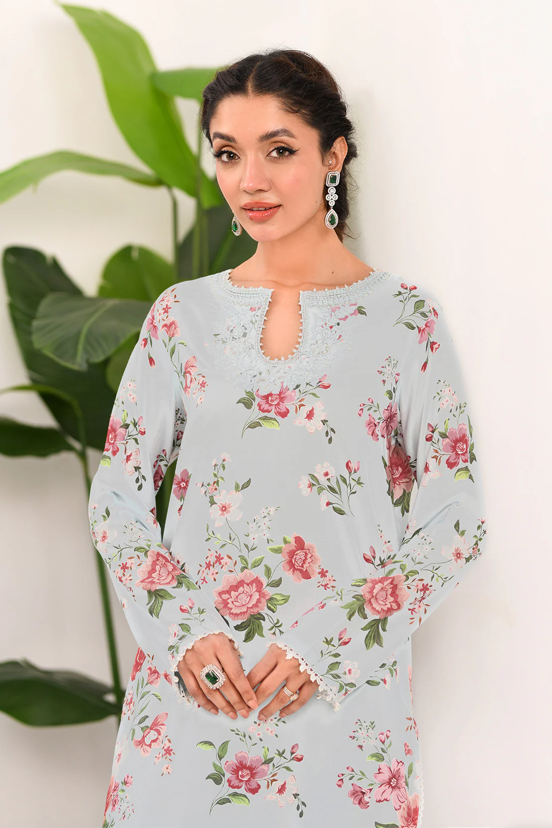 Embroidered - 2 Pc Linen Suit - Image 4
