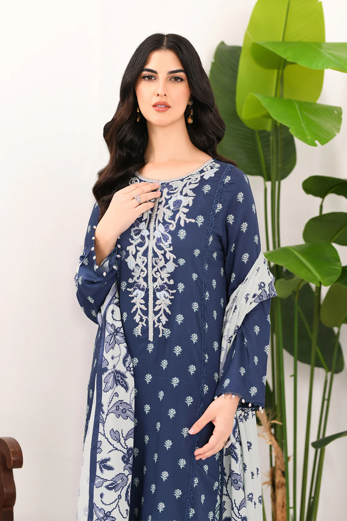 Embroidered - 3 Pc Linen Suit - Image 4