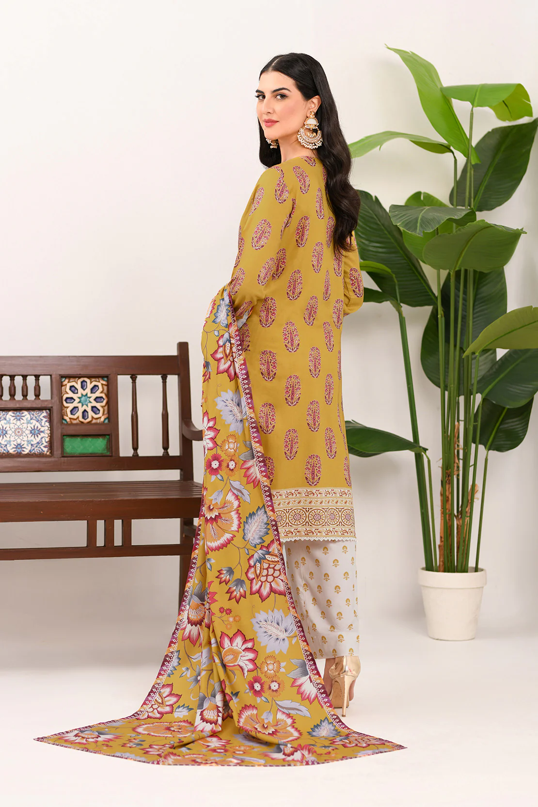 Embroidered - 3 Pc Linen Suit - Image 2