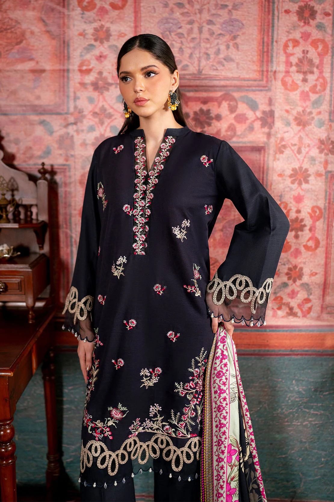 Embroidered - 3 Pc Khaddar Suit - Image 5
