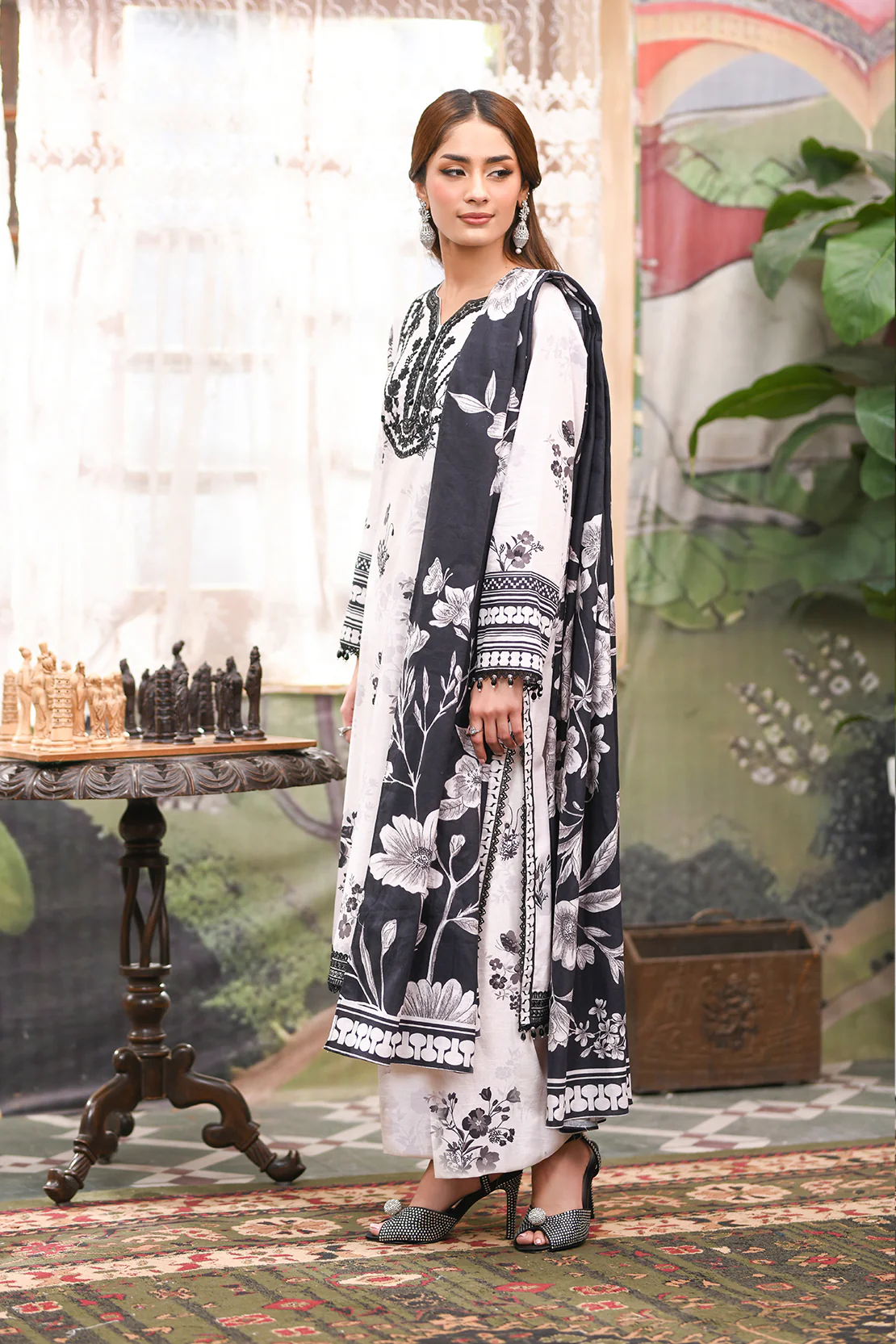 Embroidered - 3 Pc Khaddar Suit - Image 5