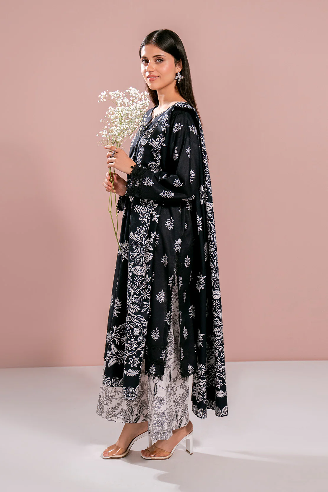 Printed - 3 Pc Khaddar Suit - Image 5
