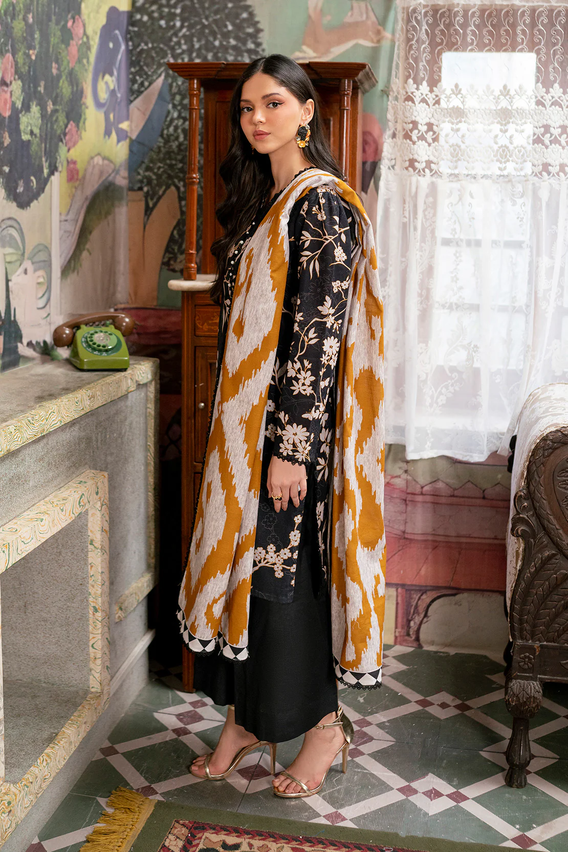 Printed - 3 Pc Khaddar Suit (Stitched) - Image 4