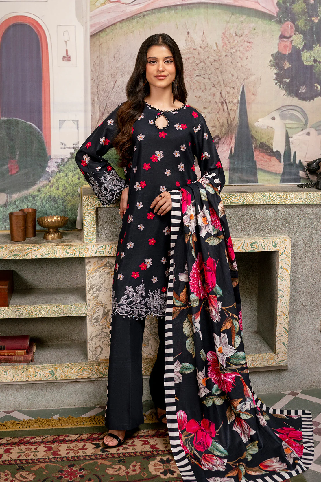 Printed - 3 Pc Khaddar Suit - Image 3