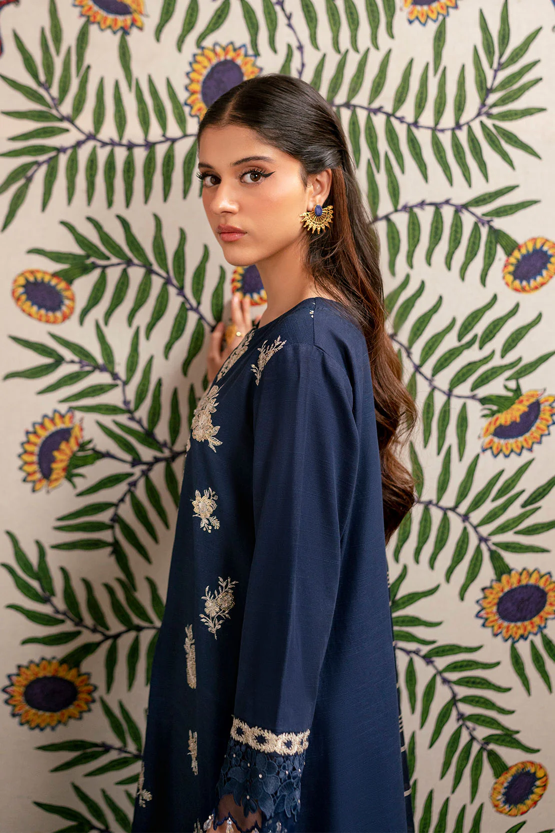 Embroidered - 3 Pc Khaddar Suit - Image 4