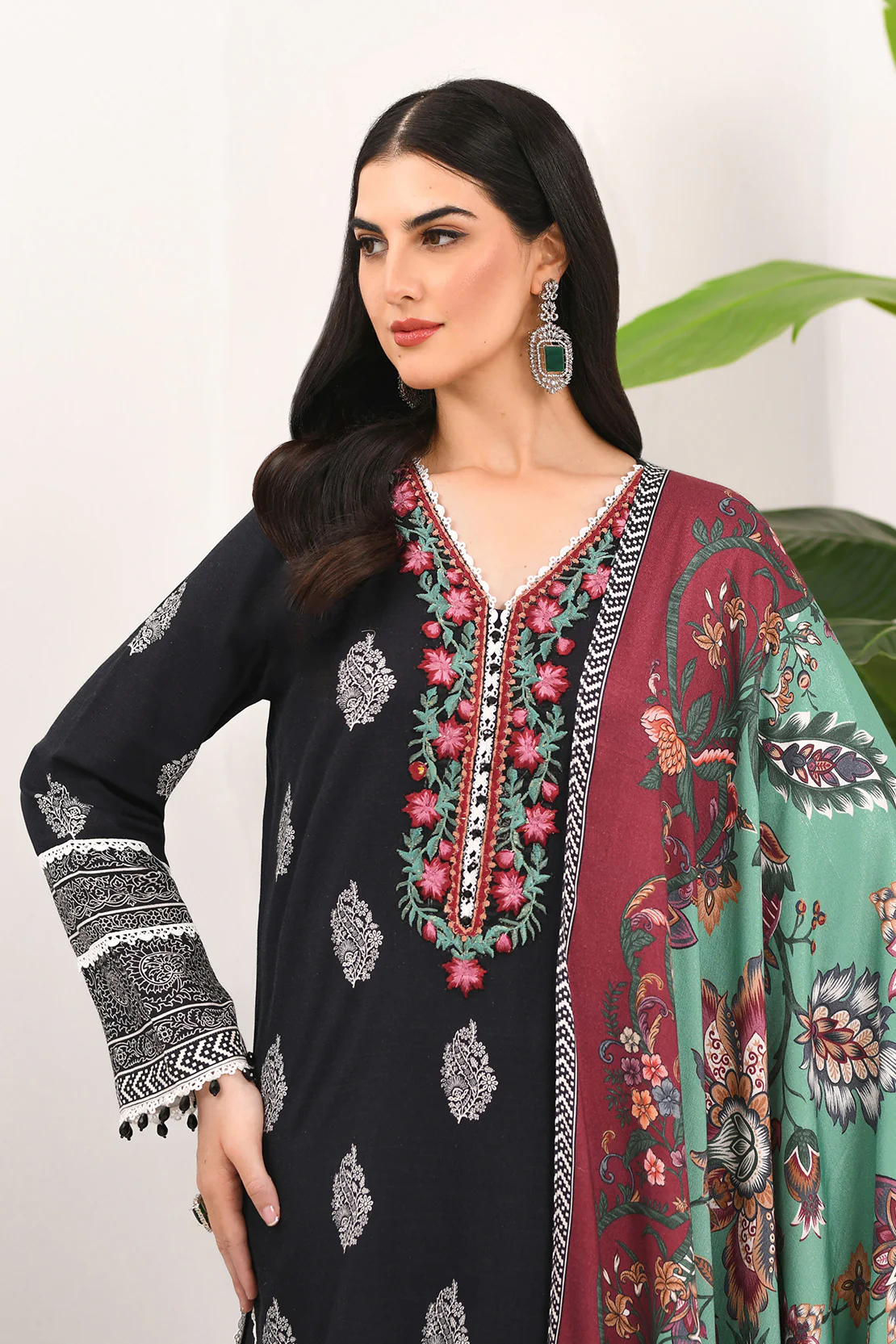 Embroidered - 3 Pc Khaddar Suit - Image 3