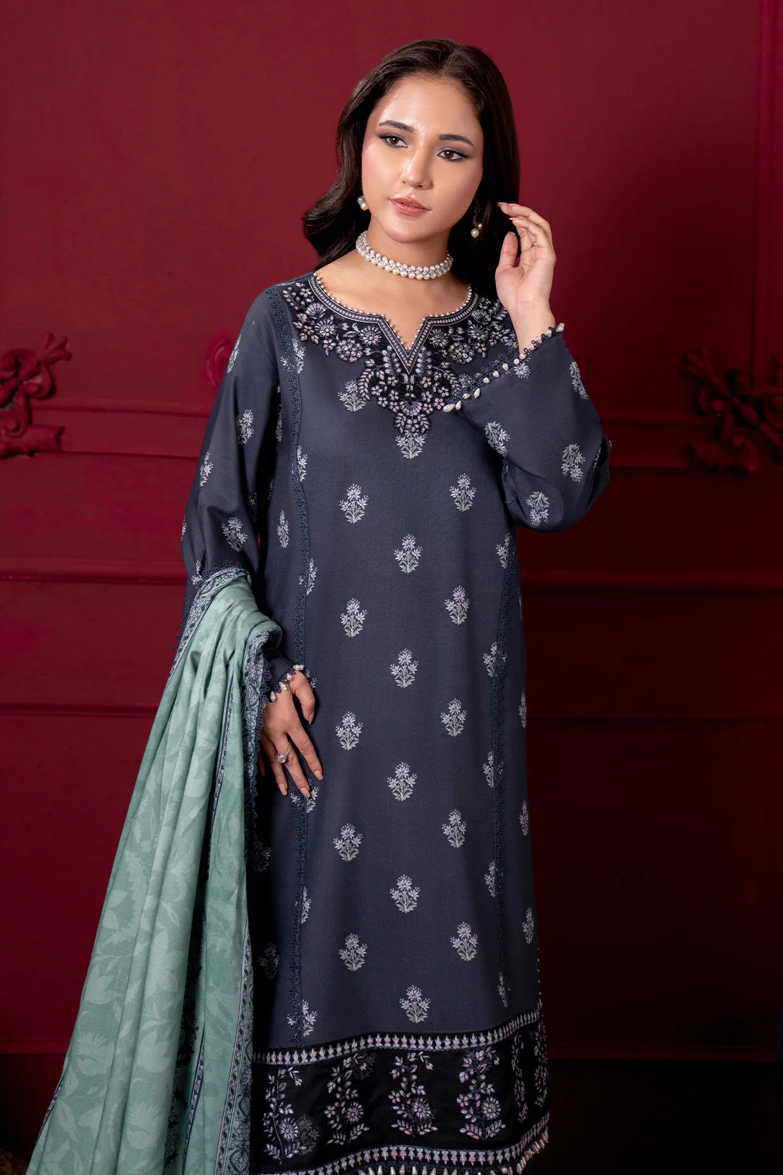 Embroidered - 3 Pc Linen Suit - Image 4