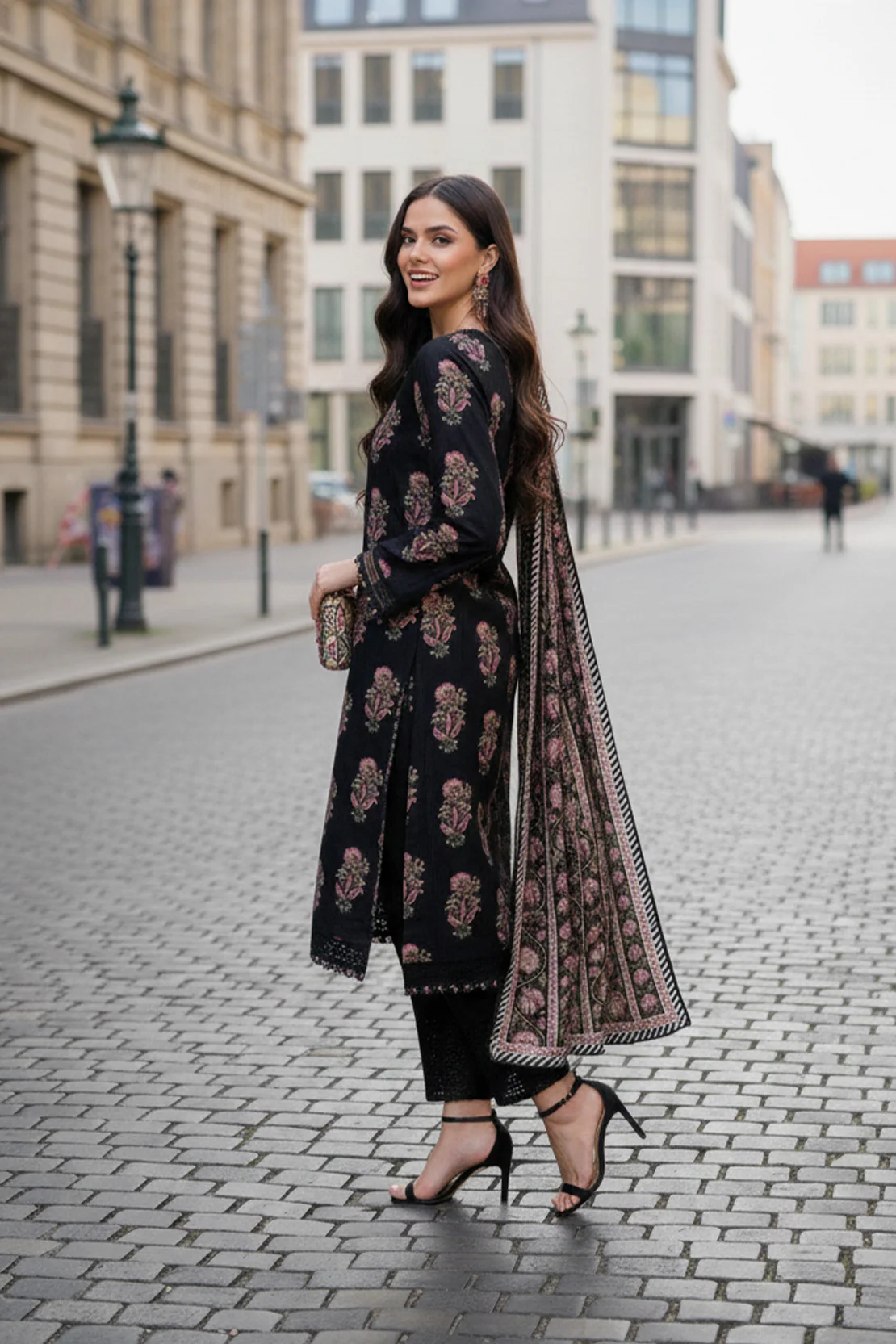 Printed - 3 Pc Karandi Suit - Image 4