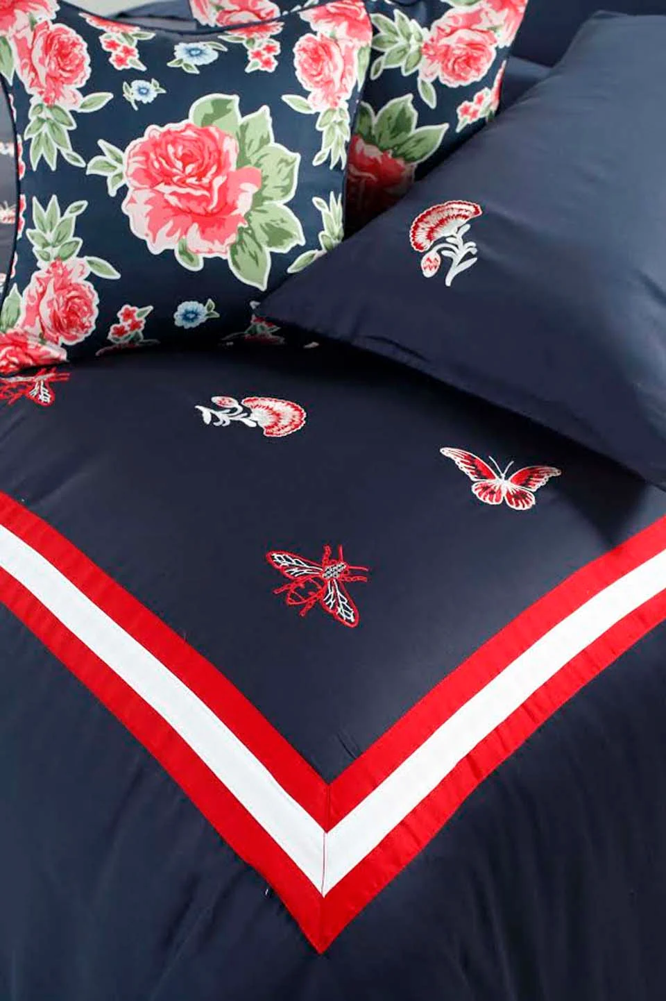 Embroidered Duvet Set - Image 2