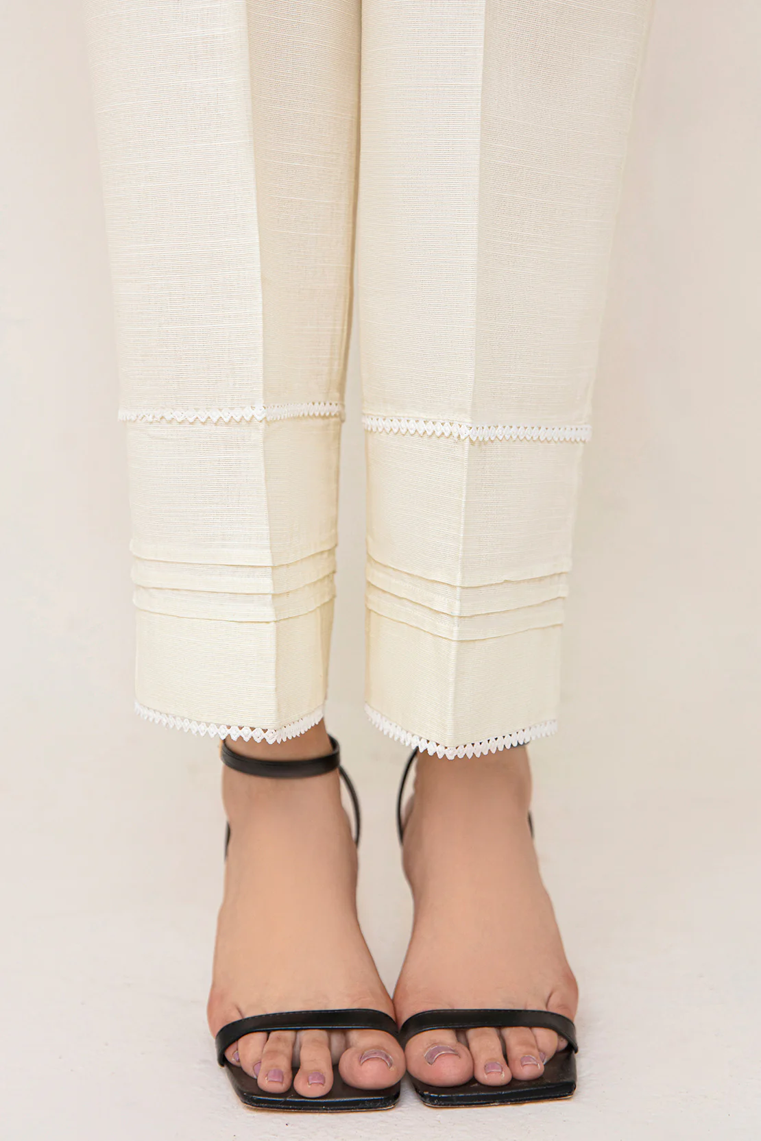 KHADDAR STRAIGHT TROUSER